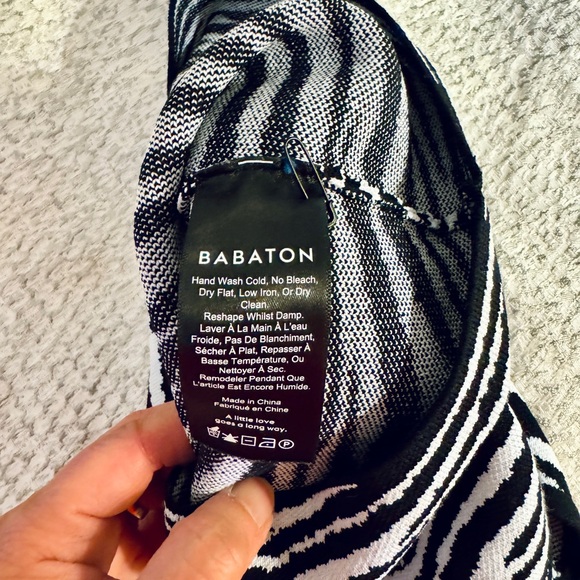 💥Clearance!!💥 Aritzia Babaton strapless cropped bandeau top animal zebra print - Picture 5 of 8